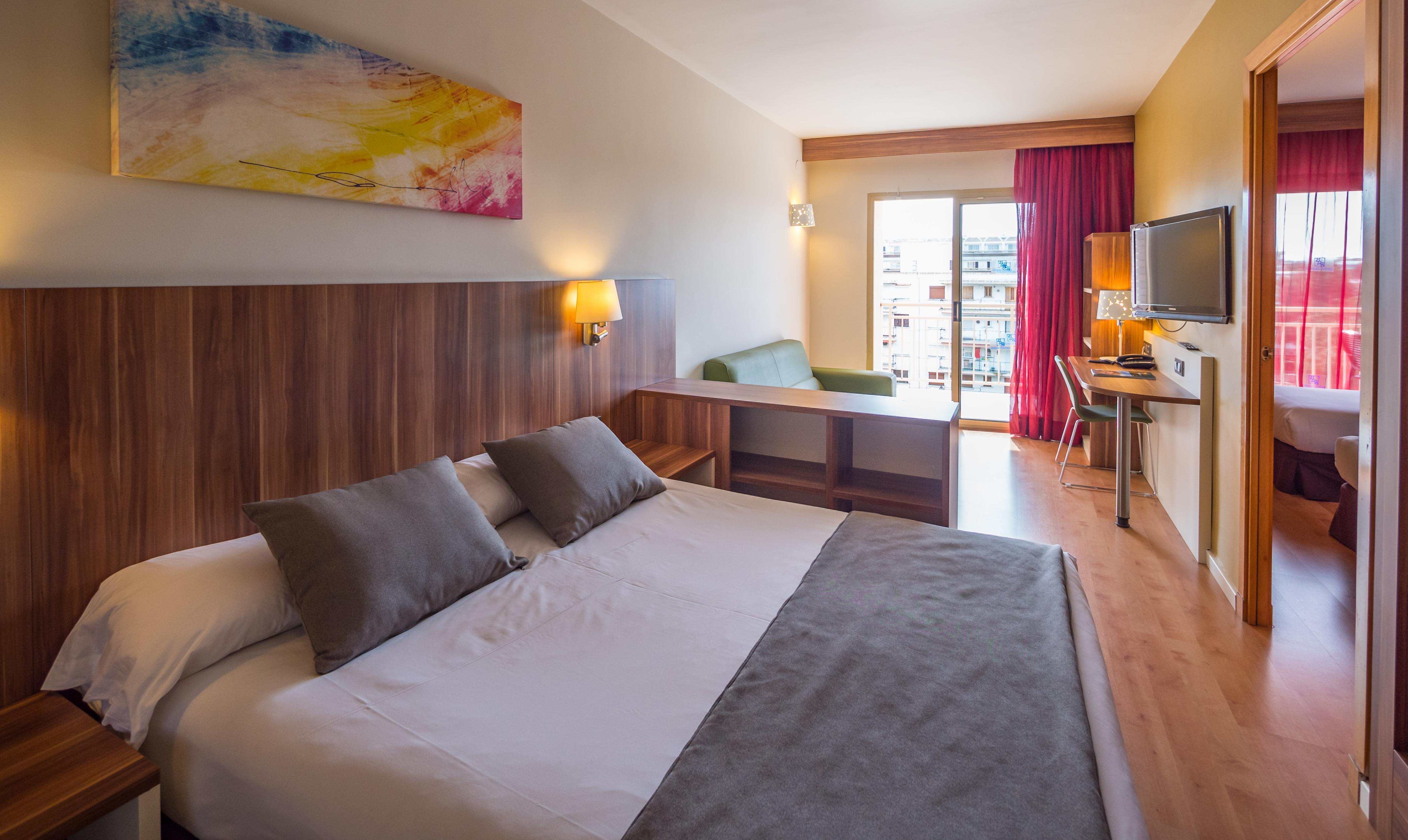 Golden Avenida Family Suites 4* Salou Exterior photo
